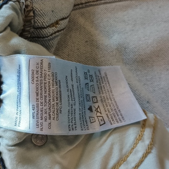 LEVIS Signature S37 light wash jeans.32x 30, see measurements,might be hemmed. - Picture 9 of 13
